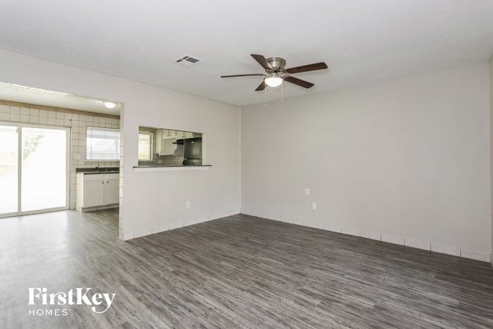 751 Terryhollow St - Photo 3 of 15