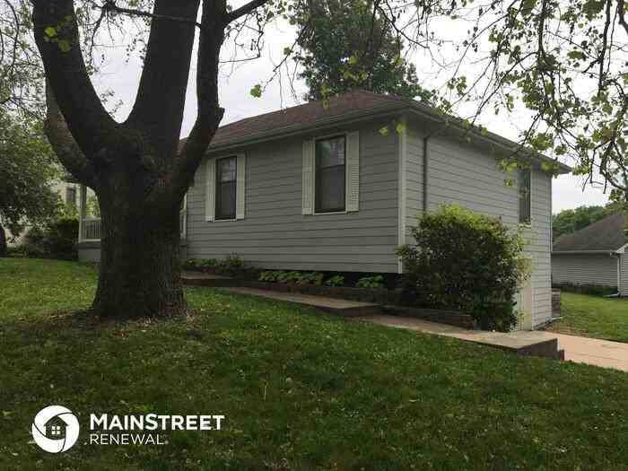 2743 S Peck Ave - Photo 3 of 18