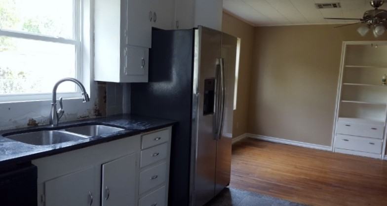 2030 W Arrowhead Dr #1 - Photo 3 of 8