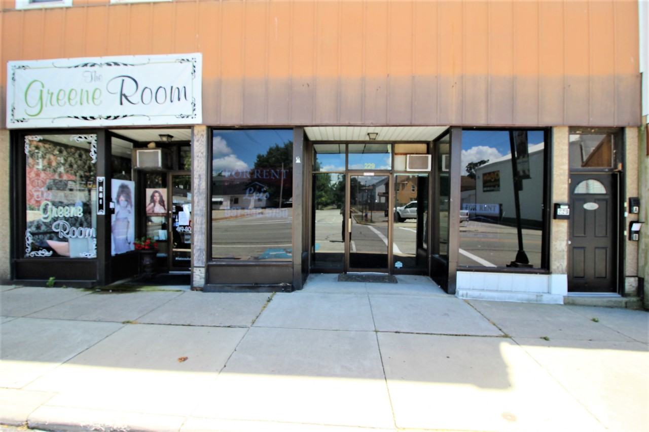 229 E Spring St #1 - Photo 3 of 10