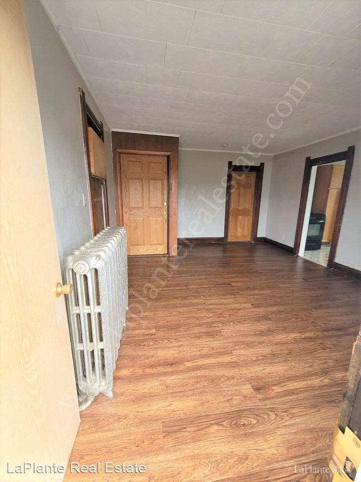 950 Oak Street - Photo 2 of 9