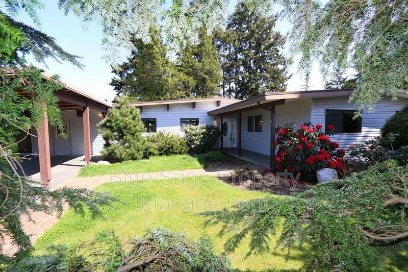 1505 W 12th St, Port Angeles, WA 98363 3 Bedroom House for 2,000/month