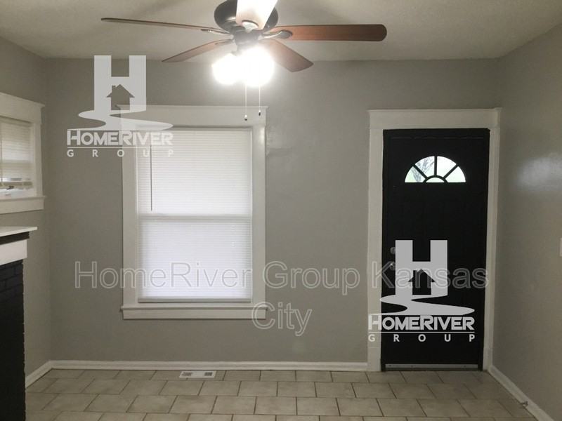 321 S Blue Ridge Blvd - Photo 2 of 15