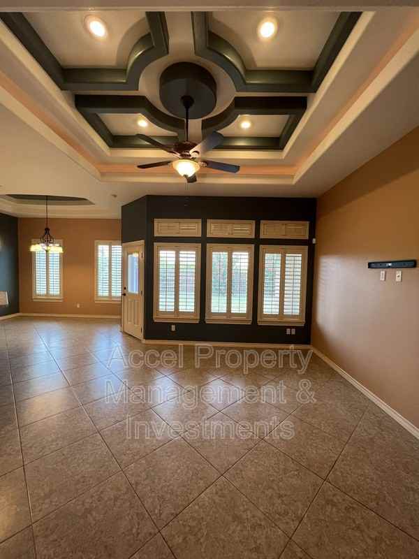 4404 Kiwi Avenue - Photo 2 of 20