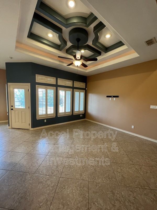 4404 Kiwi Avenue - Photo 3 of 20