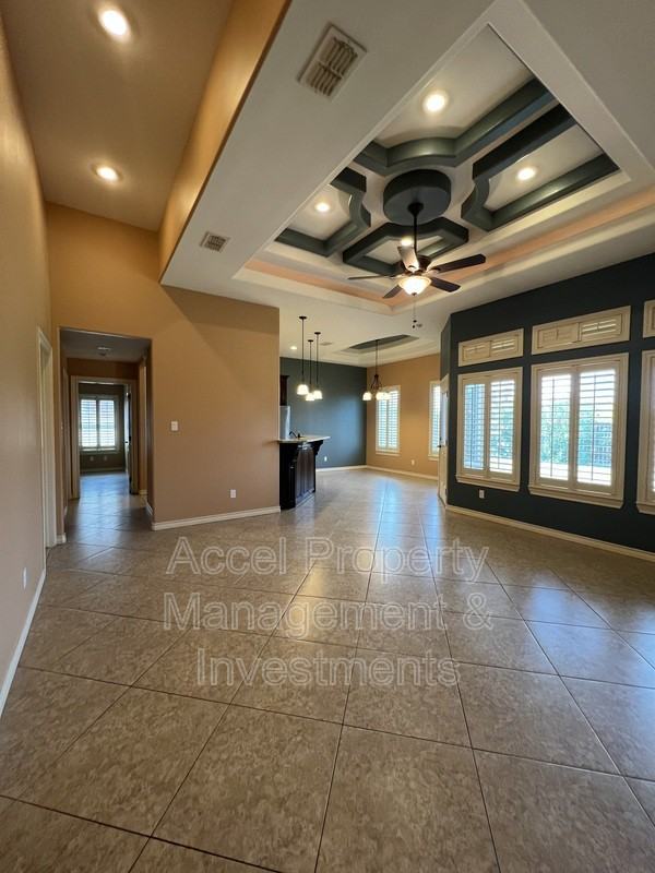 4404 Kiwi Avenue - Photo 4 of 20