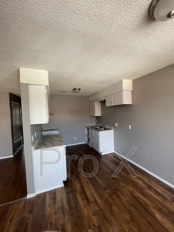 1021 South Saint Louis Avenue #4 - Photo 3 of 11