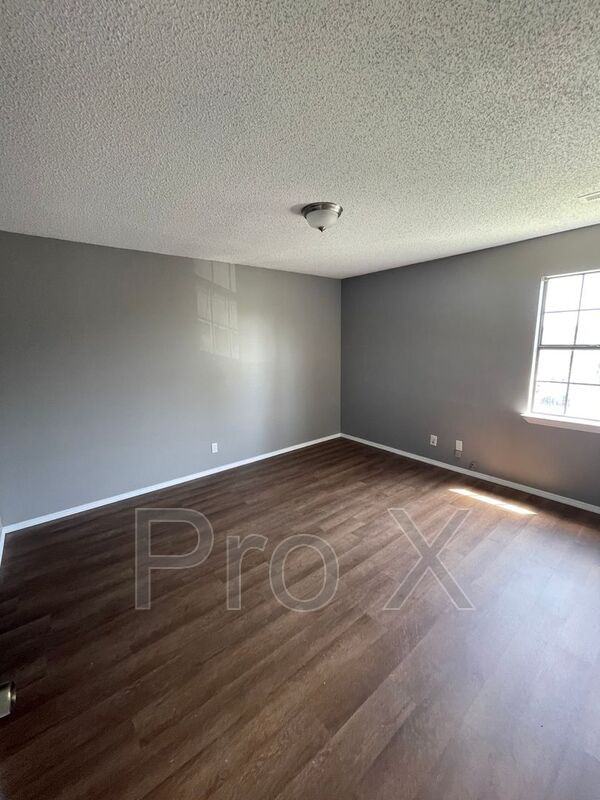 1021 South Saint Louis Avenue #4 - Photo 4 of 11