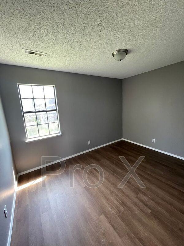 1021 South Saint Louis Avenue #4 - Photo 5 of 11