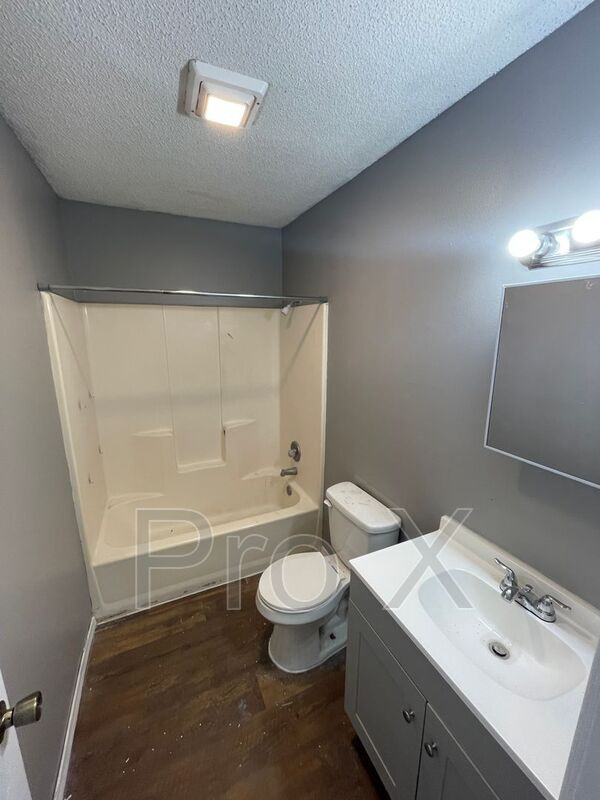 1021 South Saint Louis Avenue #4 - Photo 6 of 11