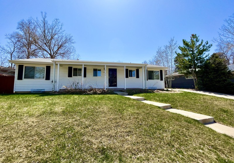 2130 E Floyd Ave - Photo 2 of 41