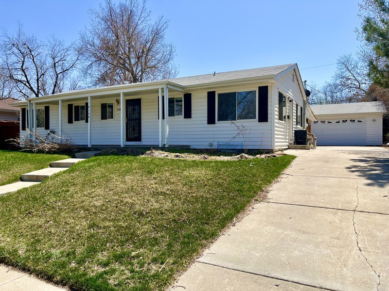 2130 E Floyd Ave - Photo 3 of 41