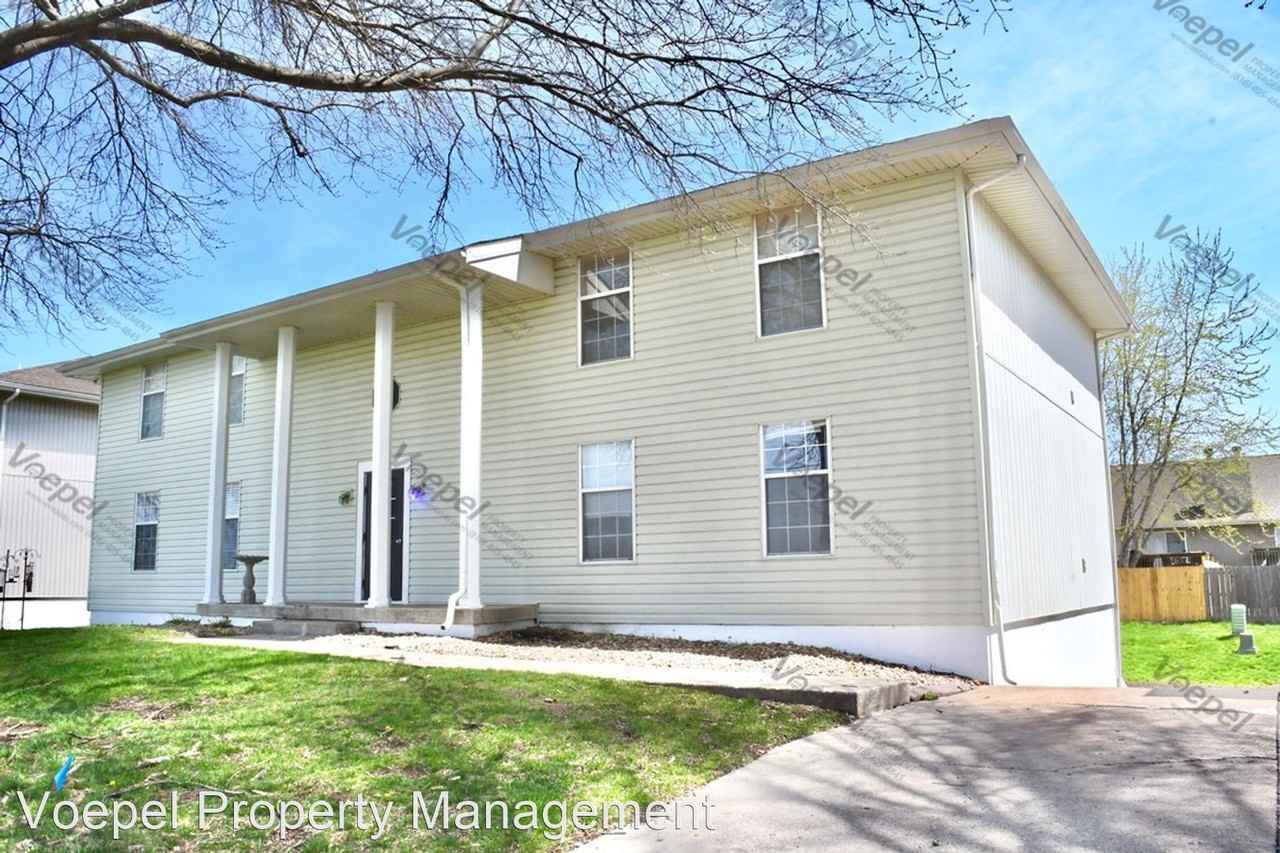 205 NW Barr Rd - Photo 3 of 16