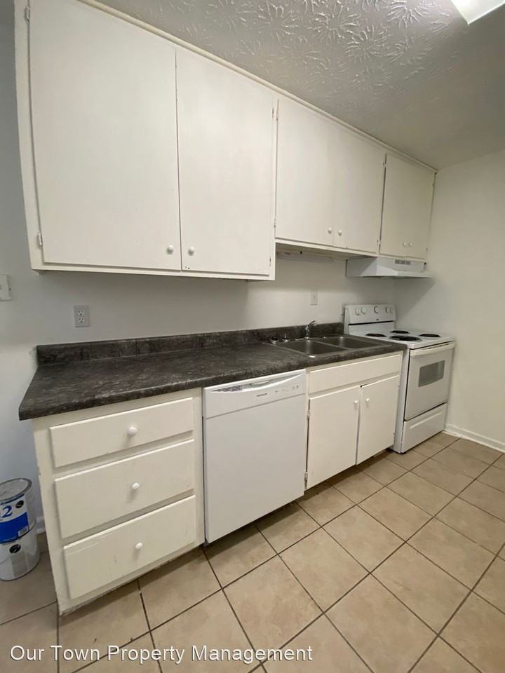 315 Jockey Club Dr - Photo 3 of 9