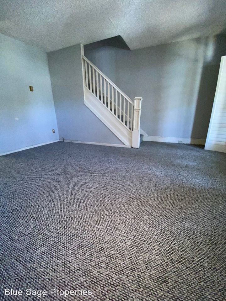 319 Roberta Ave - Photo 3 of 14