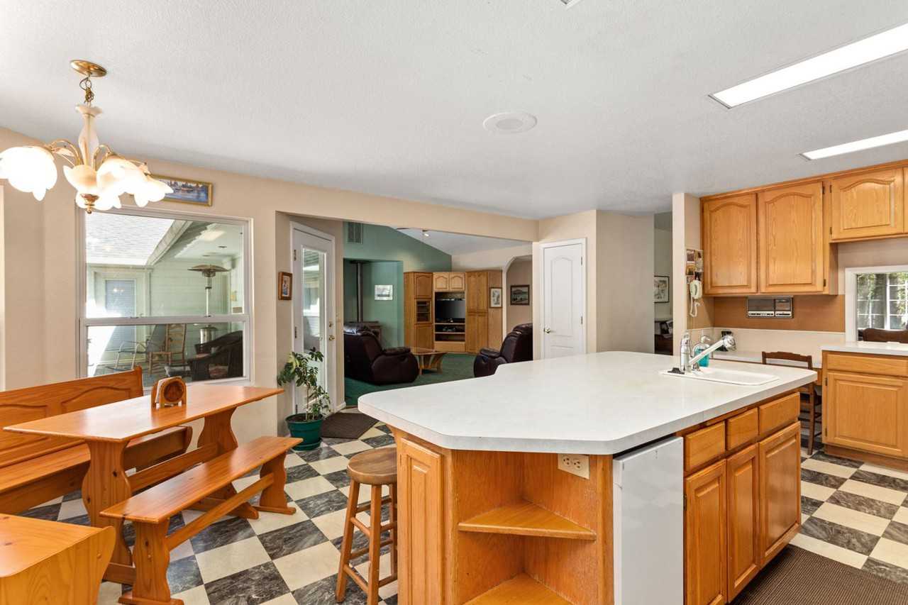 15994 Gibboney Ln - Photo 3 of 29