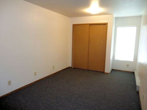 710 W River Ave - Photo 3 of 7