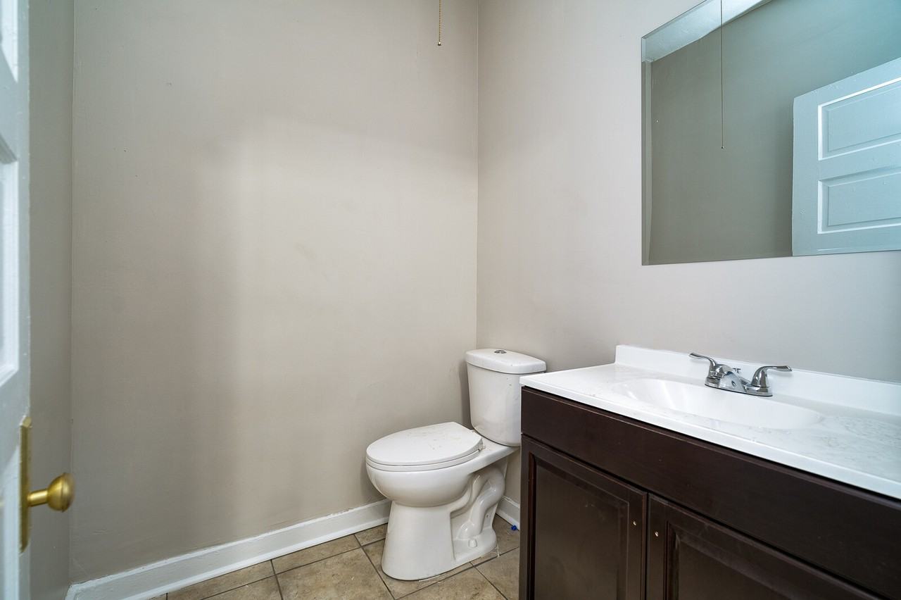 202 Livingston Ave - Photo 3 of 5