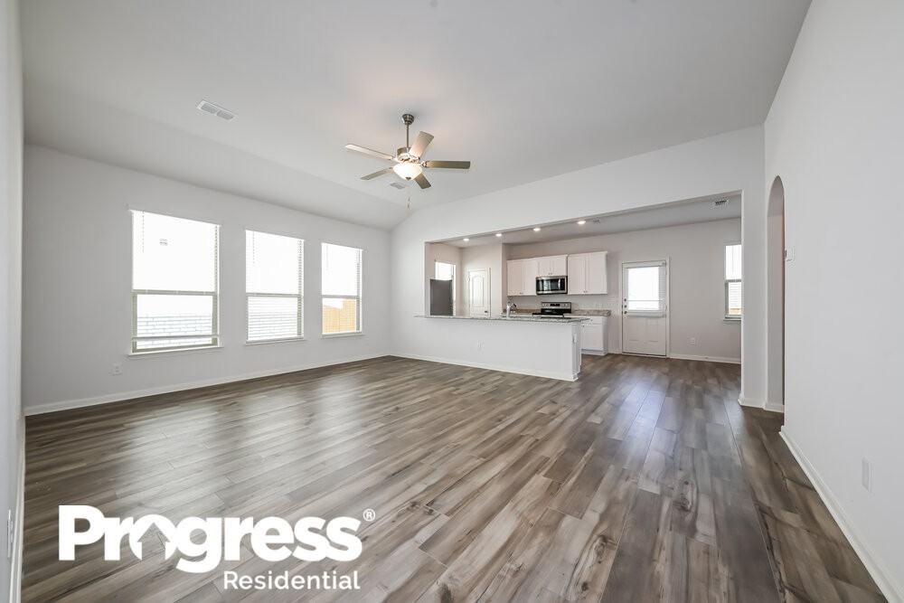 1940 Hialeah Dr - Photo 3 of 11