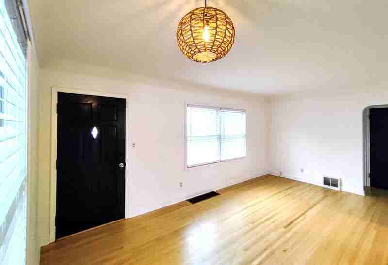 1396 Asbury St - Photo 2 of 9