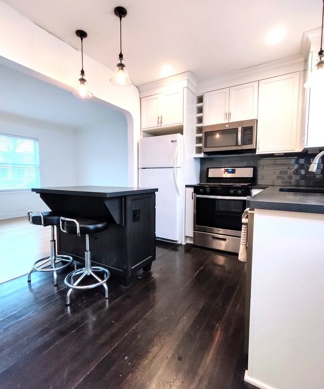 1396 Asbury St - Photo 3 of 9