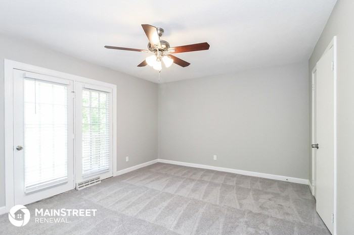 273 Holmes Dr - Photo 3 of 7