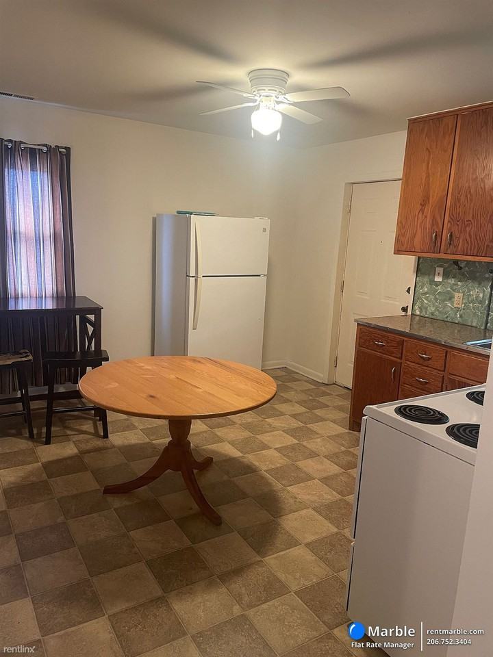 126 1/2 N 7th St - Photo 3 of 6