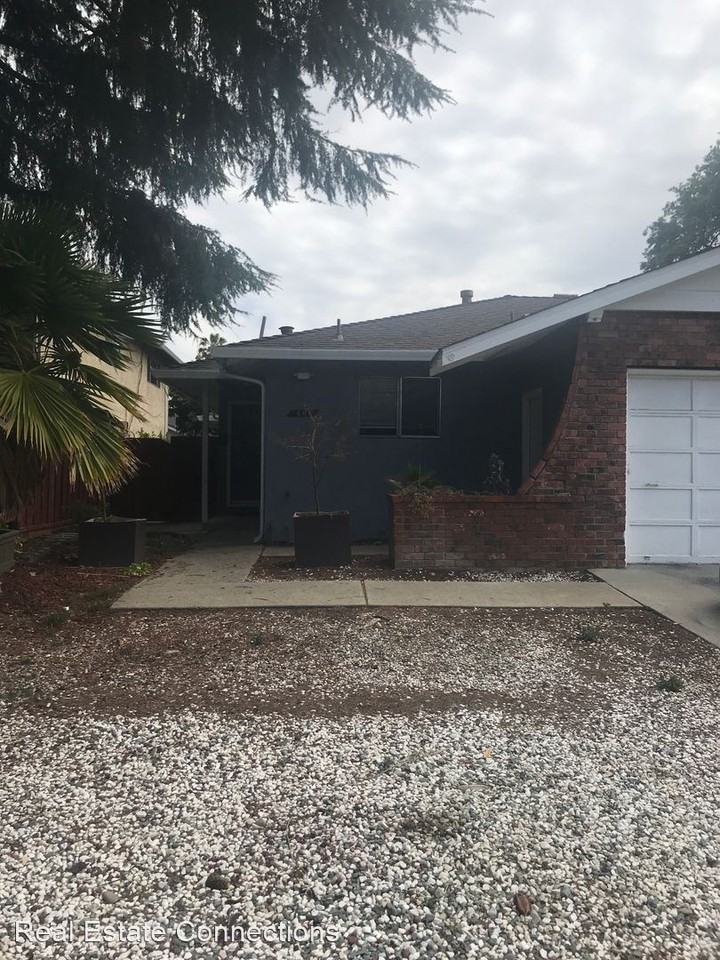 466 Westlake Dr - Photo 3 of 14