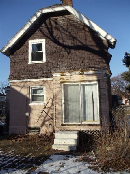 686 N Perry St - Photo 3 of 9