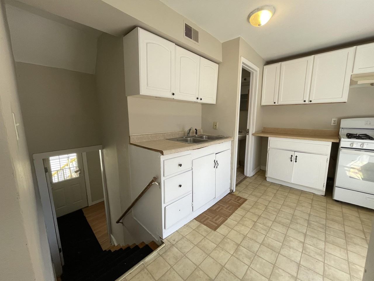 2113 5th St Ne #2 - Photo 5 of 13