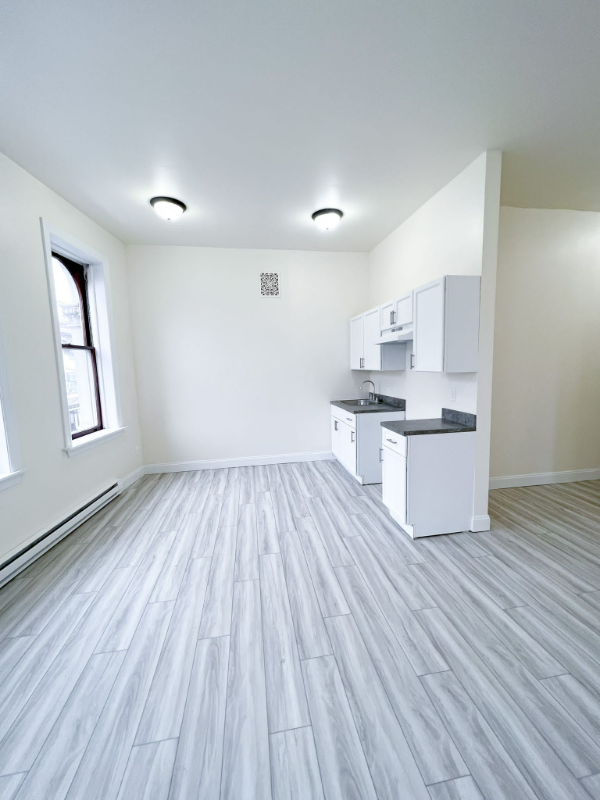 4 New Main St - Photo 3 of 7