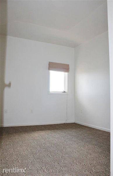 2737 E Maple Rd - Photo 3 of 14