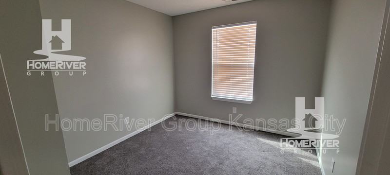 1307 Wesleyan Ct - Photo 3 of 8
