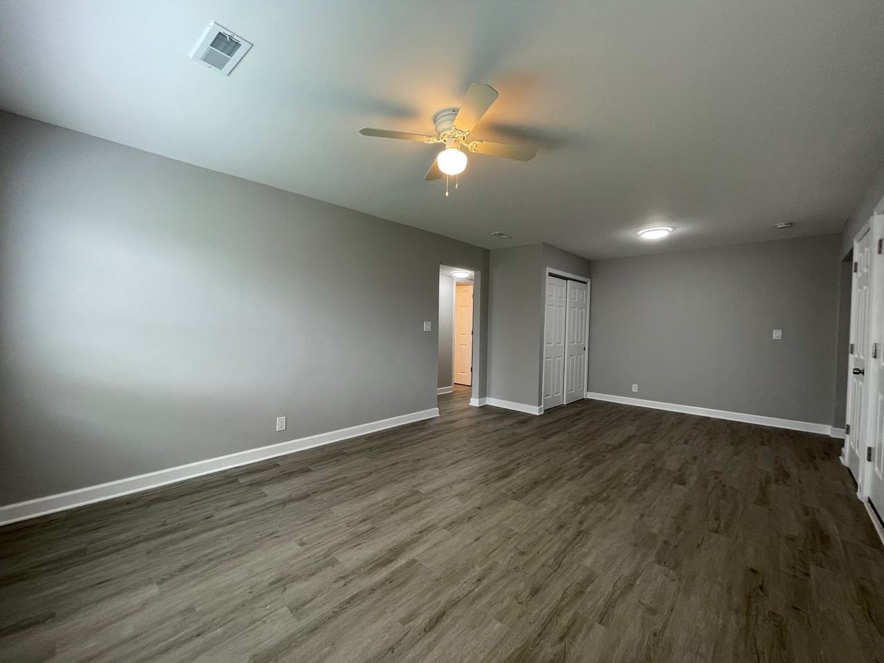 102 Harbor Dr - Photo 2 of 14