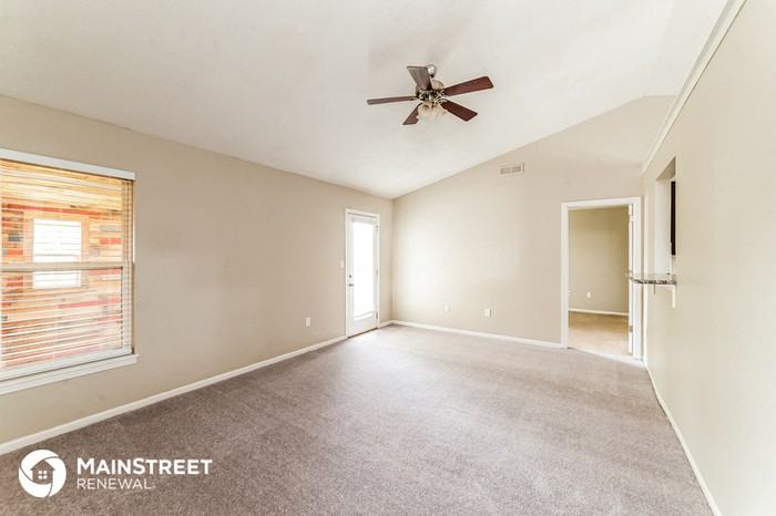 9625 Combs Ln - Photo 3 of 16