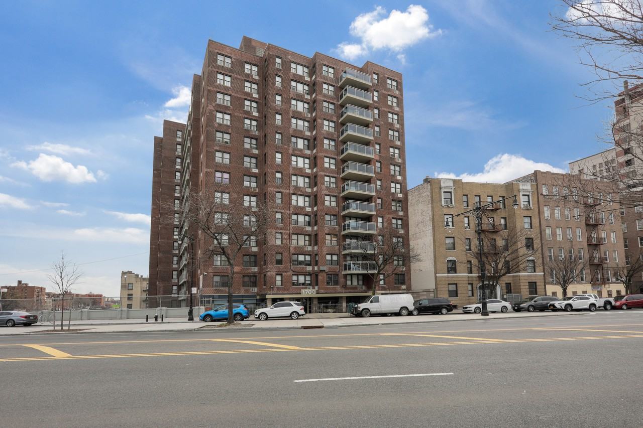 The Capri - Photo 2 of 5