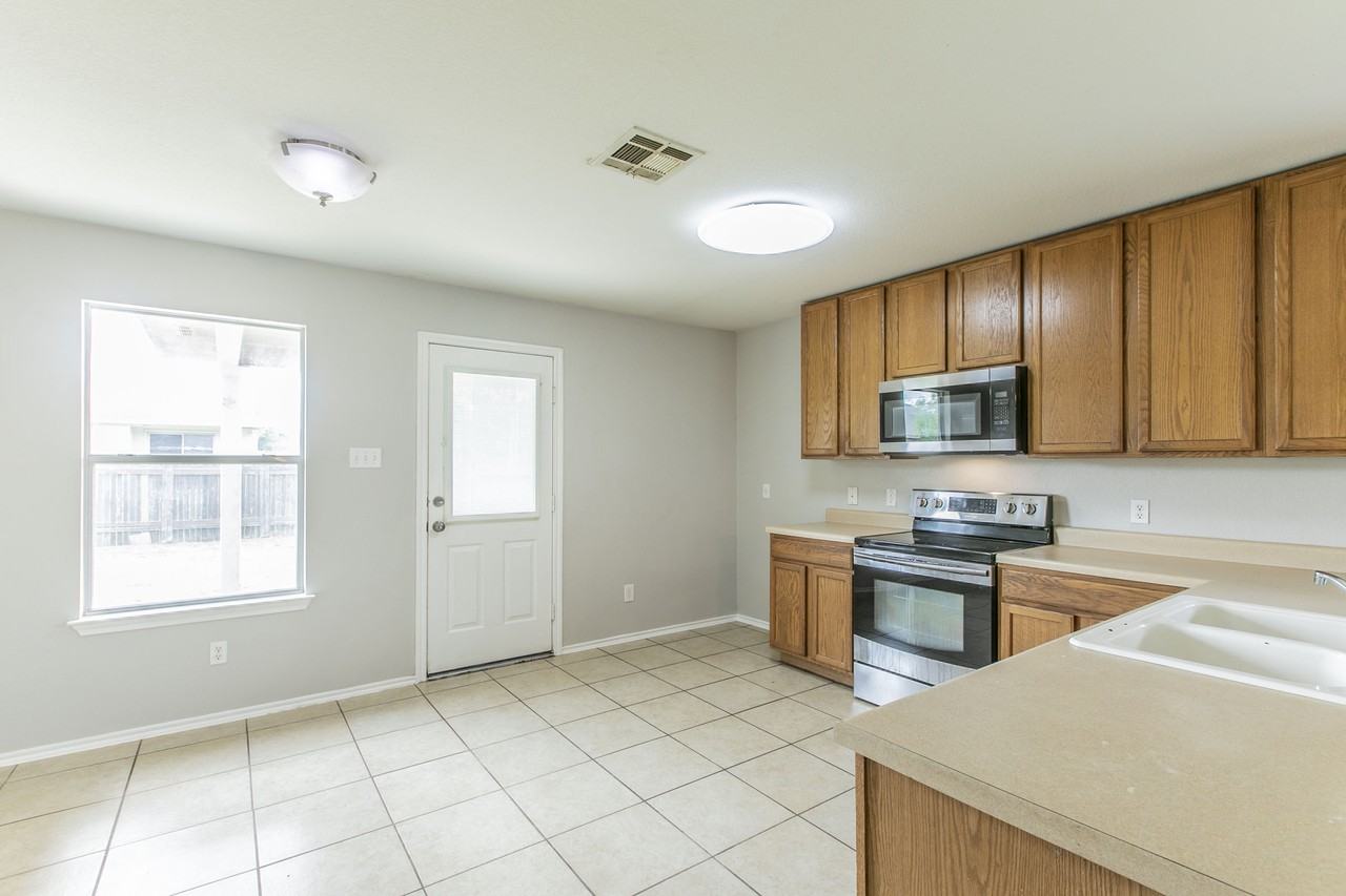 104 Easy St #1 - Photo 4 of 17