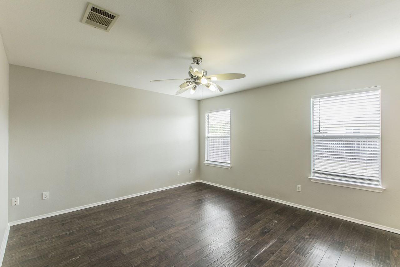 104 Easy St #1 - Photo 6 of 17