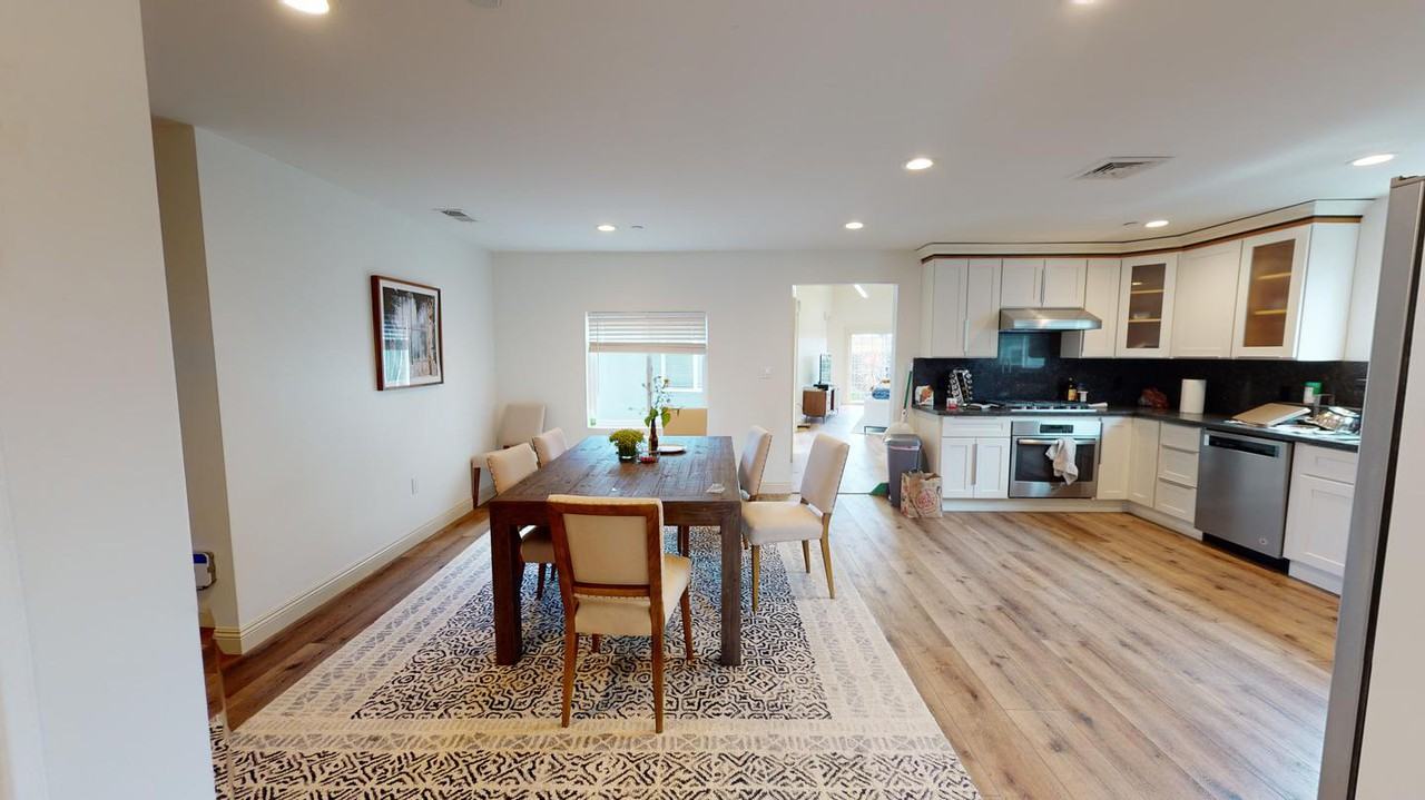 Prime Silicon Valley living – modern comfort in East Palo Alto - Photo 4 of 23