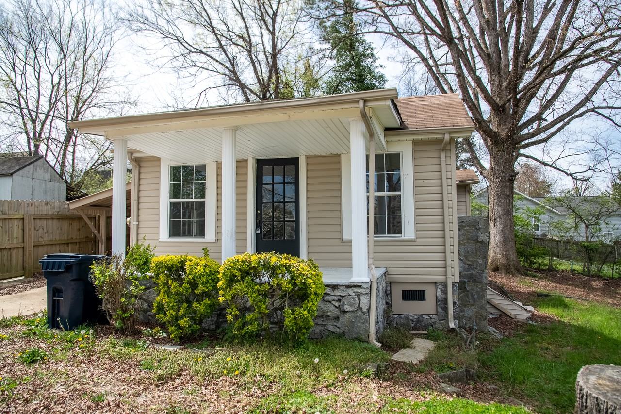 1005 Greenslake Rd #1 - Photo 2 of 19