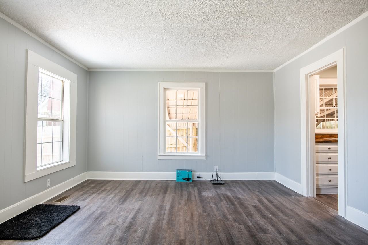 1005 Greenslake Rd #1 - Photo 3 of 19