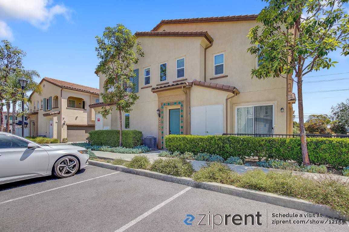 11768 Lakeland Rd - Photo 3 of 20