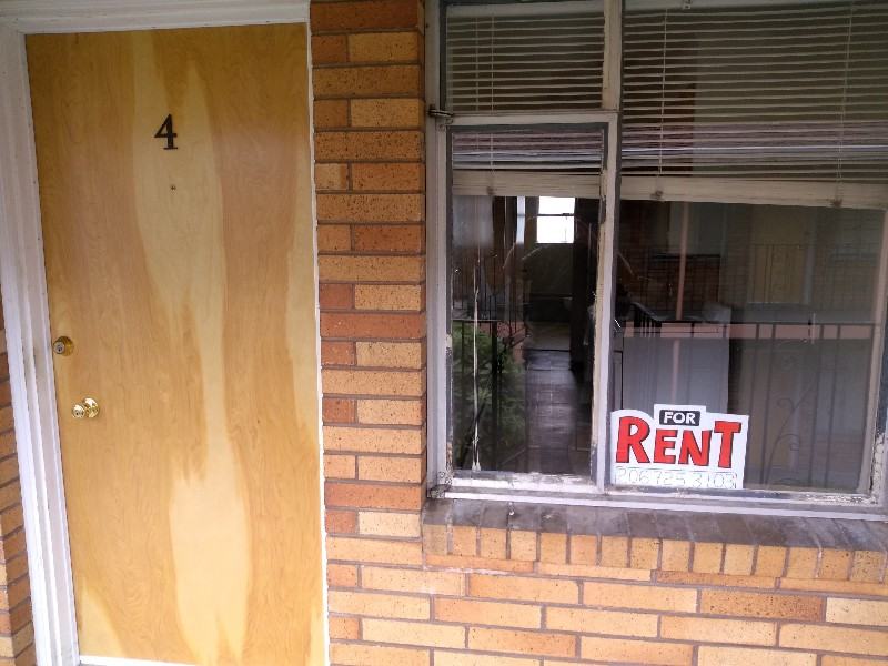 1741 S Hanford St #4 - Photo 2 of 13