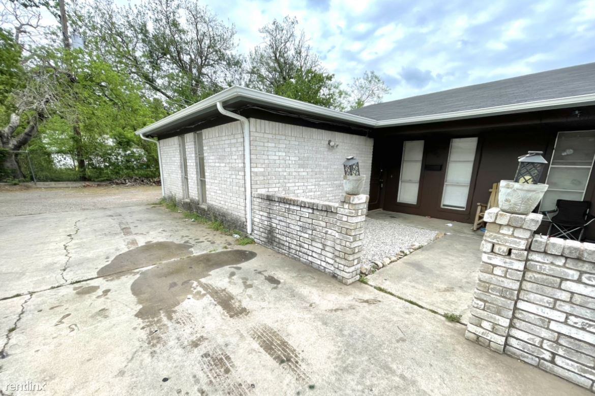 1006 Roky Ct - Photo 2 of 13