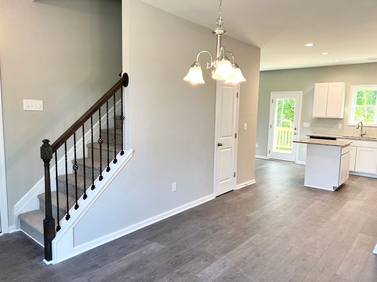 46 46 Elliot Drive - Photo 2 of 15