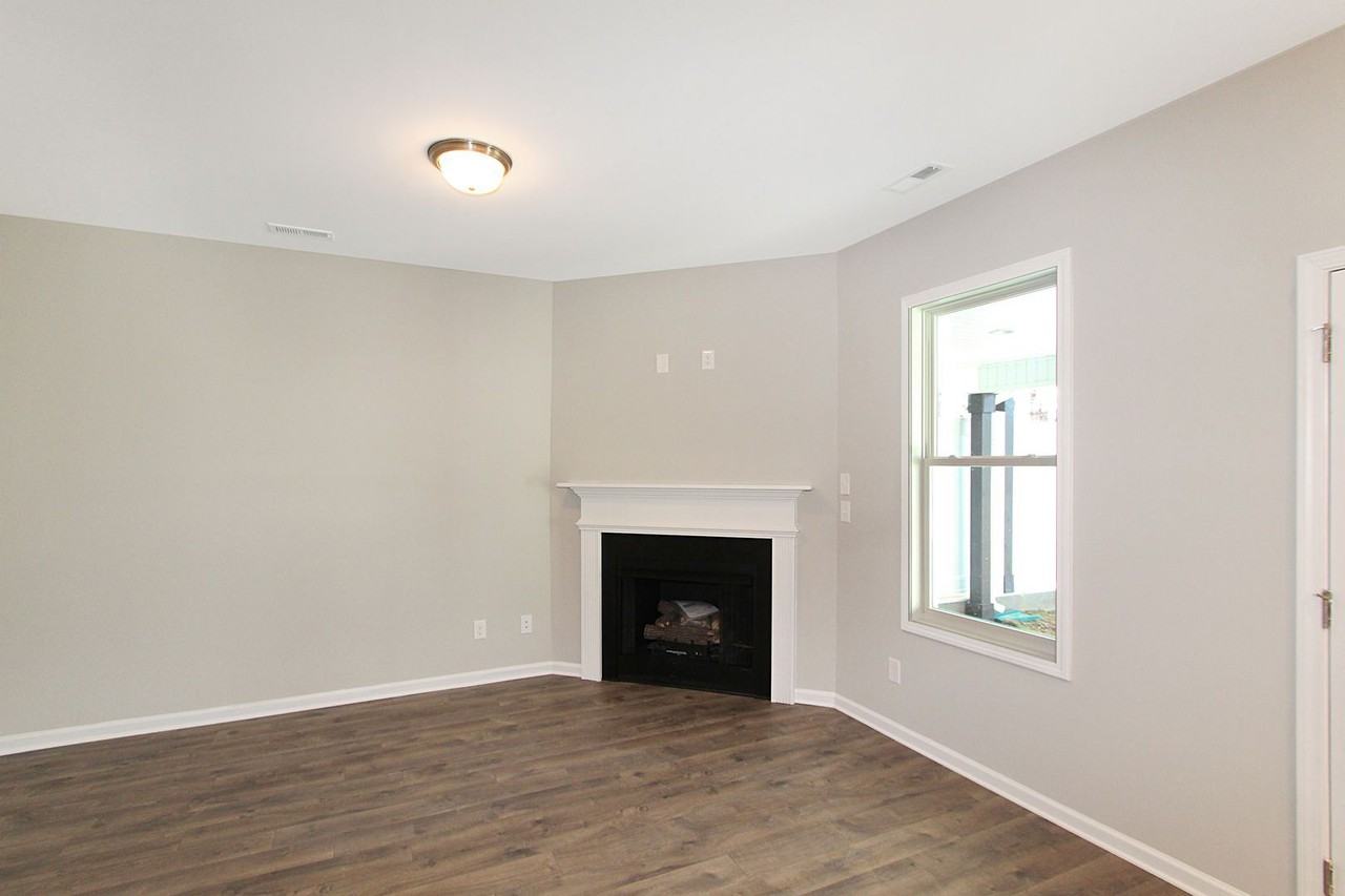 46 46 Elliot Drive - Photo 3 of 15