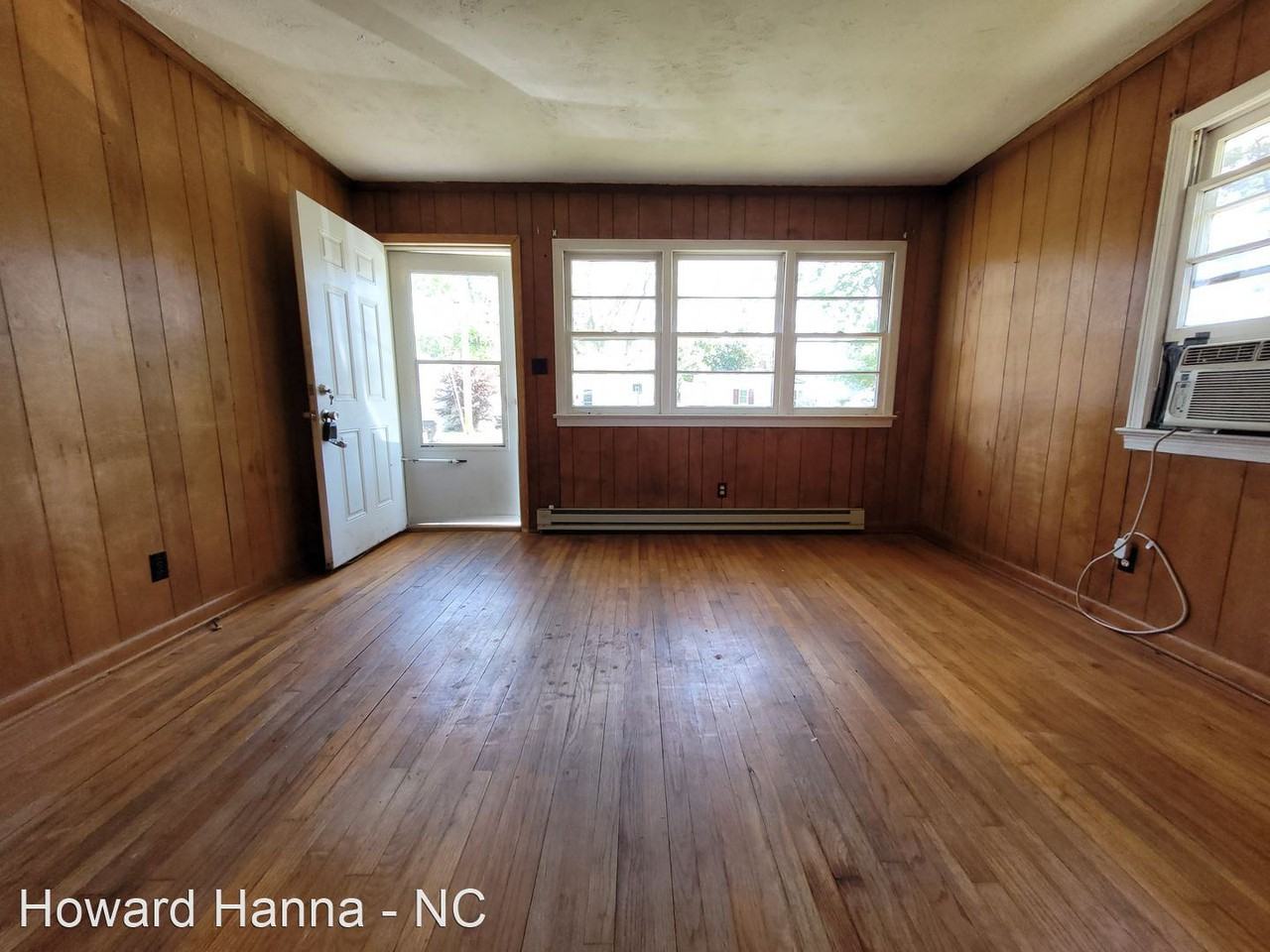 711 Adams St - Photo 3 of 15