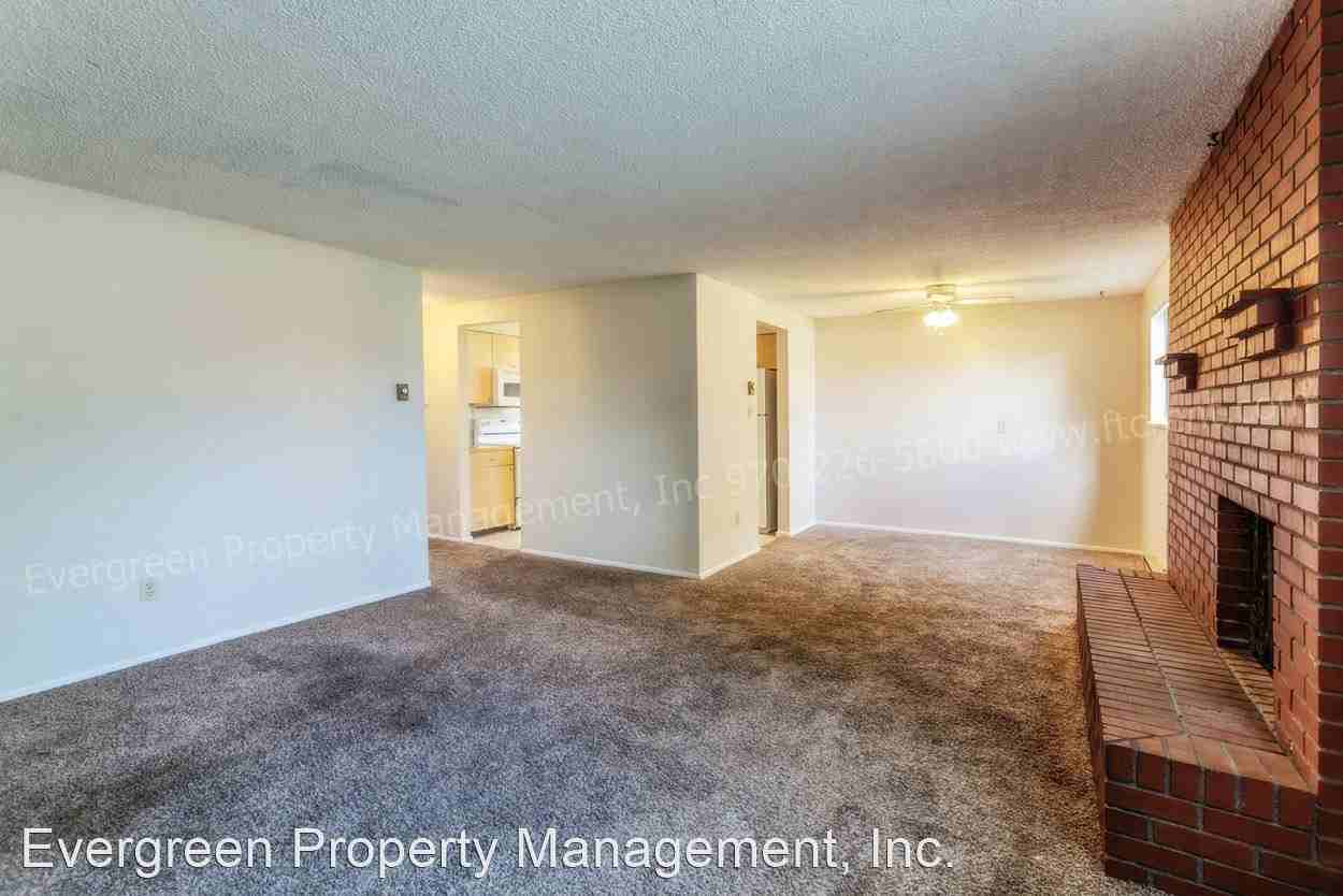 915/917 Camelot Court - Photo 2 of 17