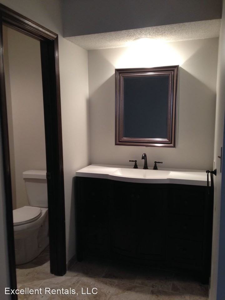 503 Ne Country Ln - Photo 3 of 26