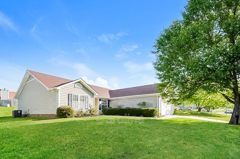 1607 Coventry Woods Ct - Photo 3 of 18